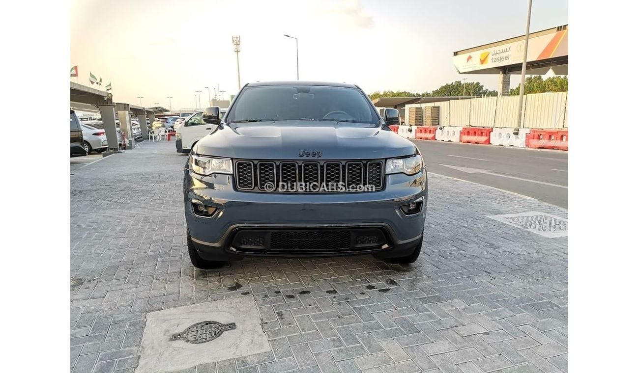 Jeep Grand Cherokee Laredo 3.6L Jeep Grand Cherokee Laredo - 2018 - Dark Grey