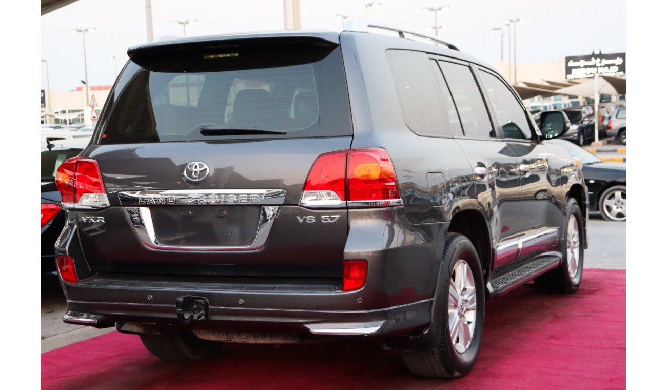 Toyota Land Cruiser VXR Toyota Land Cruiser VX.R / 2014 / GCC / Free Accident/ First Owner