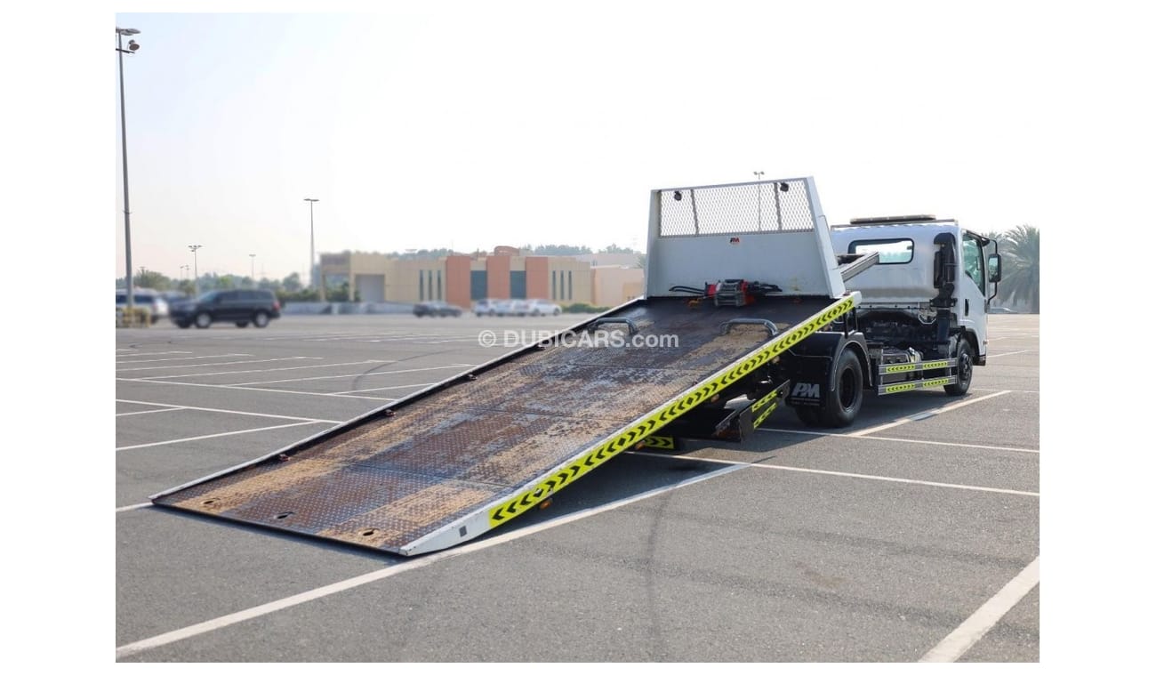 إيسوزو NPR | Long Chassis Recovery Truck | Excellent Condition | GCC