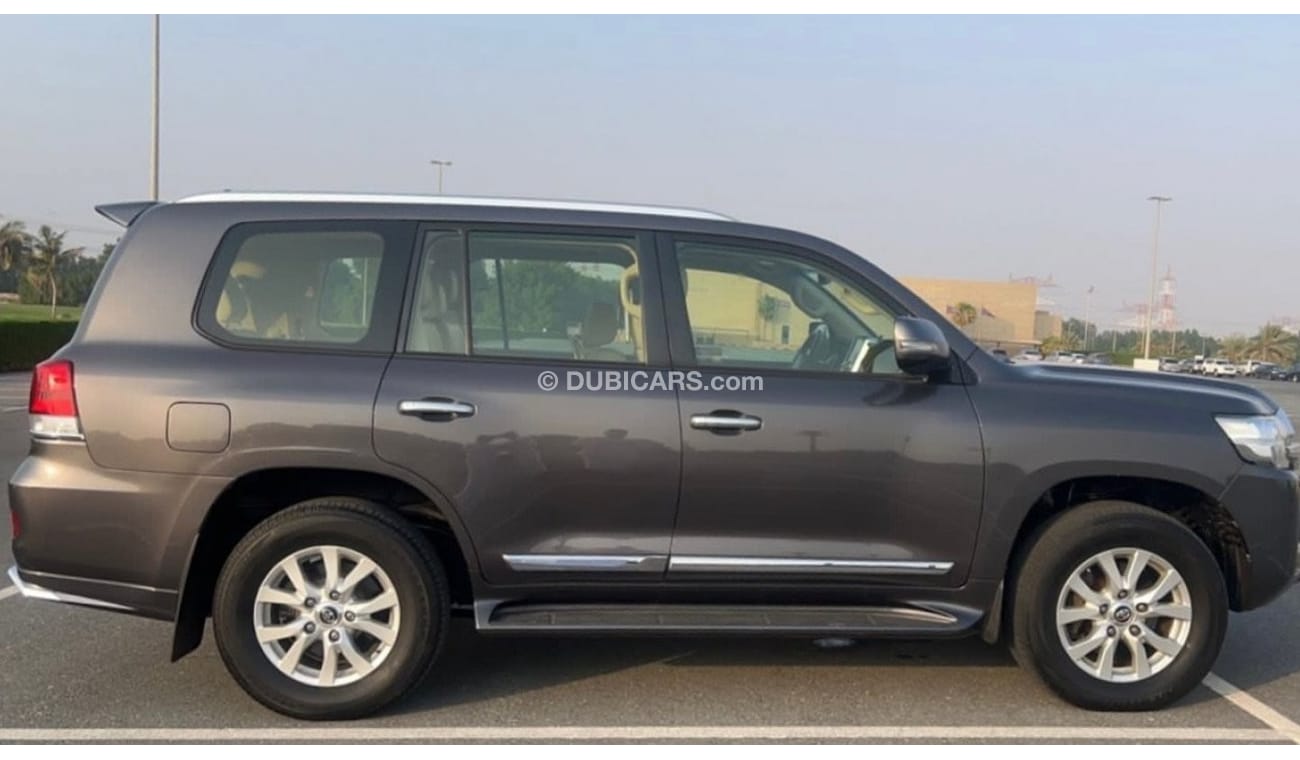 Used Toyota Land Cruiser GXR 2017 for sale in Dubai - 653482