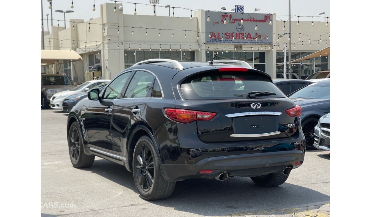 Infiniti QX70 Excellence 2014 model, Gulf, Full Option, sunroof, 6 cylinders, 5 kmra, automatic transmission, odom