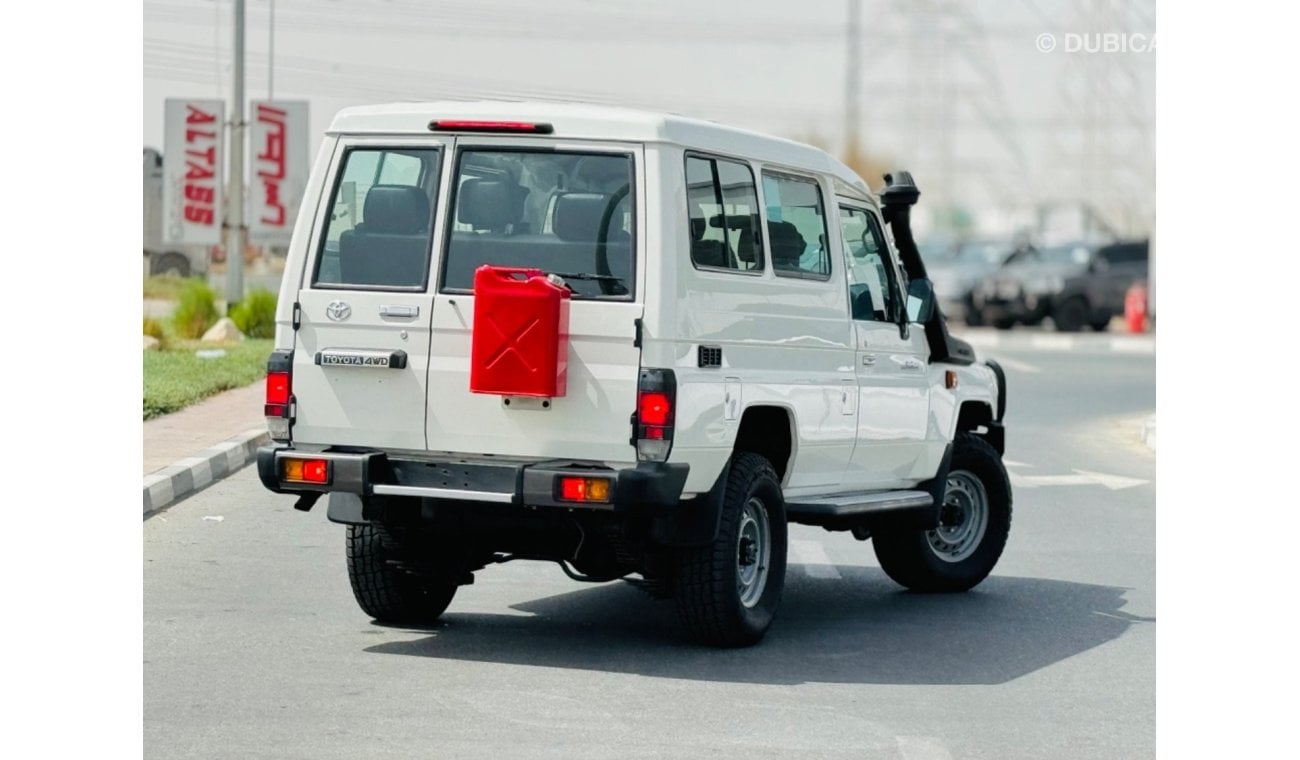 تويوتا لاند كروزر هارد توب Toyota Land Cruiser hardtop 3 door