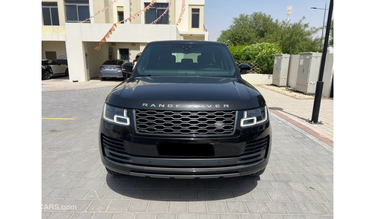 Land Rover Range Rover Vogue SE Supercharged super clean 2018 Vogue GCC