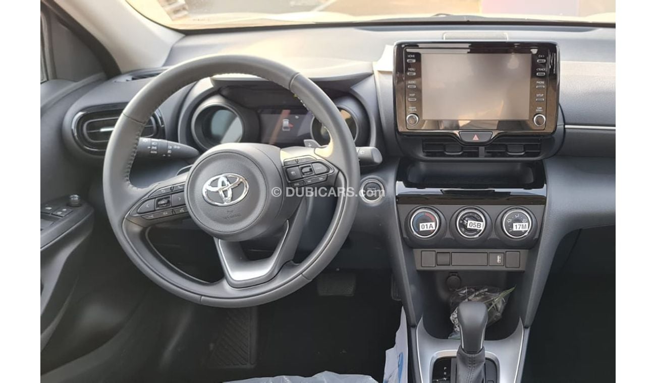 Toyota Yaris Cross Crossover 1.5L Pet - A/T - 22YM -STD - RADAR - SILV_BLK (FOR EXPORT)