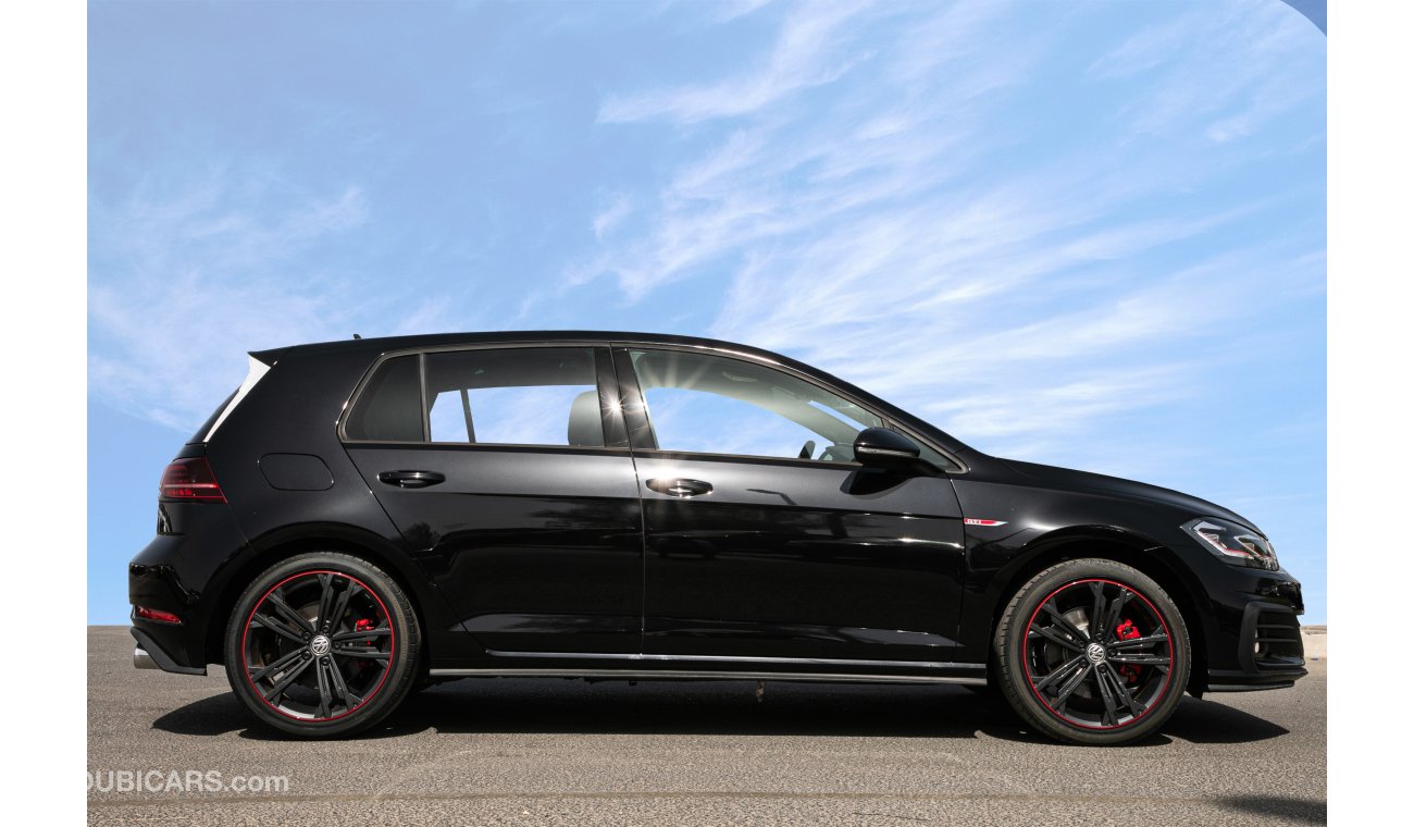 New Volkswagen Golf GTi 2.0L Turbo with adaptive chassis control ...