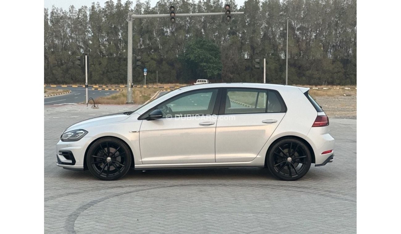 Volkswagen Golf R MODEL 2018. GCC CAR PERFECT CONDITION INSIDE AND OUTSIDE FULL OPTION PANORAMIC ROOF LEATHER SEATS ON