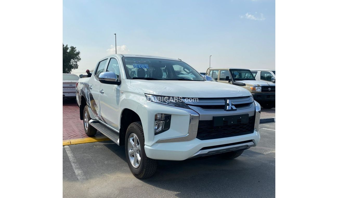 Mitsubishi L200 MITSUBISHI L-200 Petrol Double Cabin 4WD MODEL 2022 Manual Transmission White Color