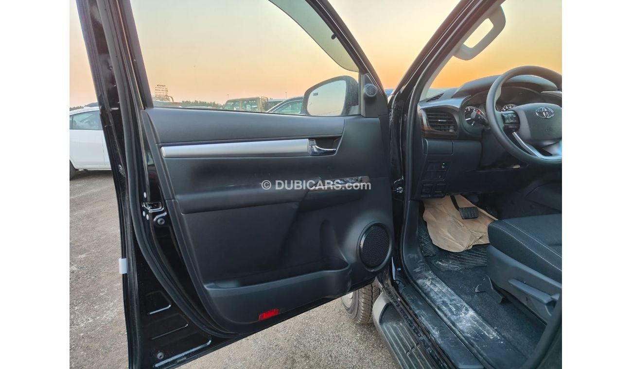 Toyota Hilux TOYOTA HILUX 2.7 SR5 4x4 DOUBLE CABIN PETROL AUTOMATIC FULL OPTION 2025 MODEL