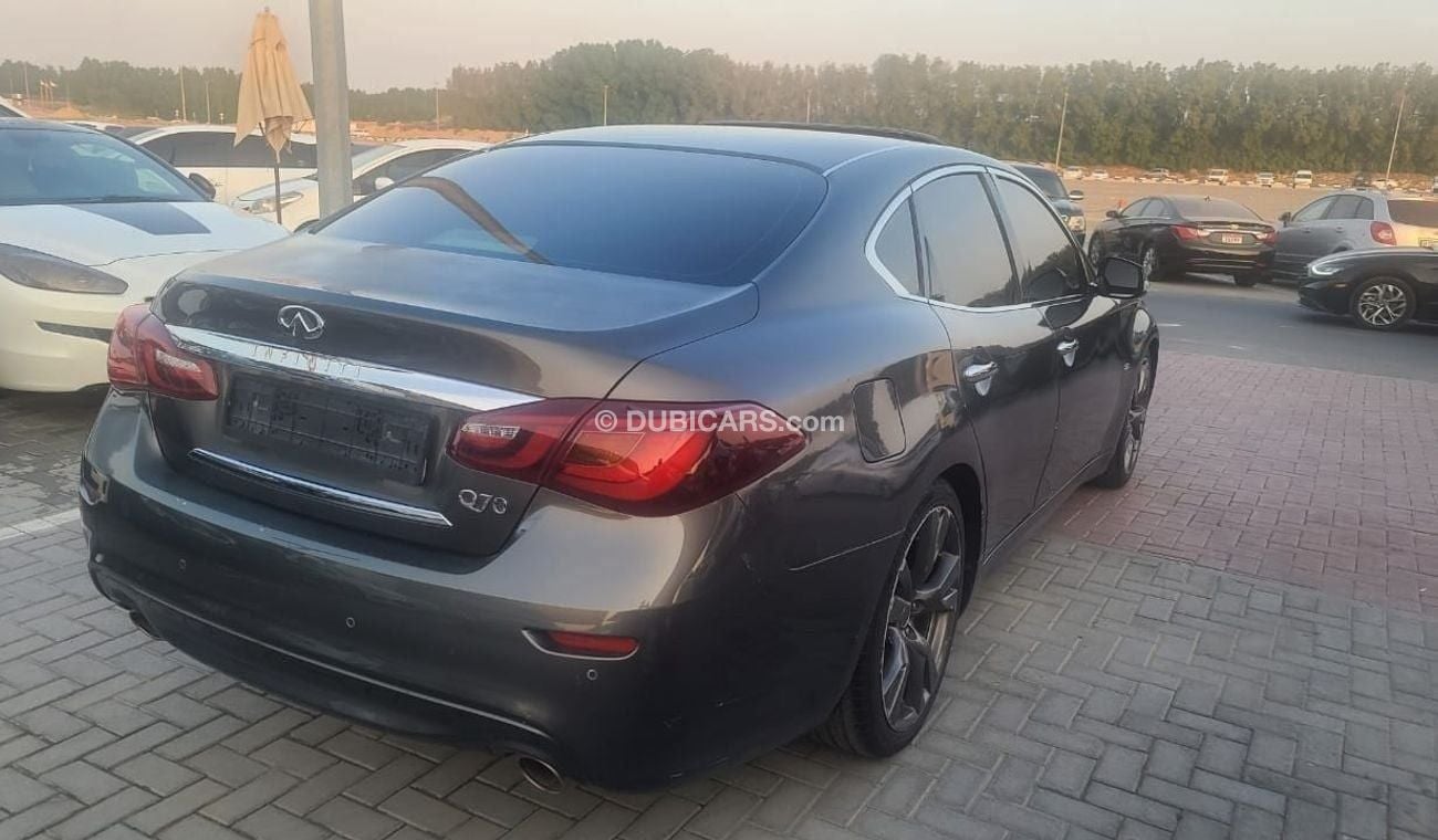 Infiniti Q70 Luxe 3.7L