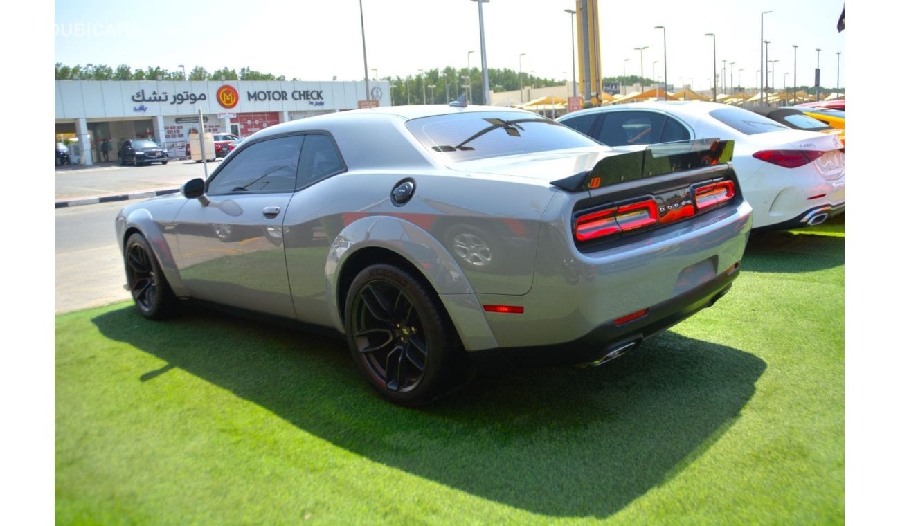 Dodge Challenger Scat Pack CHALLENGER--6.4 L --CLEAN CAR -ORGINAL AIR BAGS //VERY GOOD CONDITION