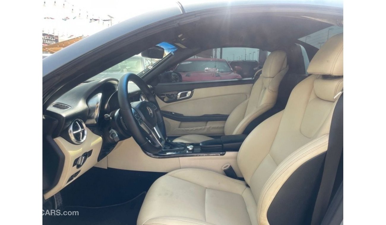 مرسيدس بنز SLK 200 Std موديل 2012 ، خليجي ، فل اوبشن ، 4 سلندر ، ناقل حركة اوتوماتيك ، جتري ، بحالة ممتازة ، عداد المسا