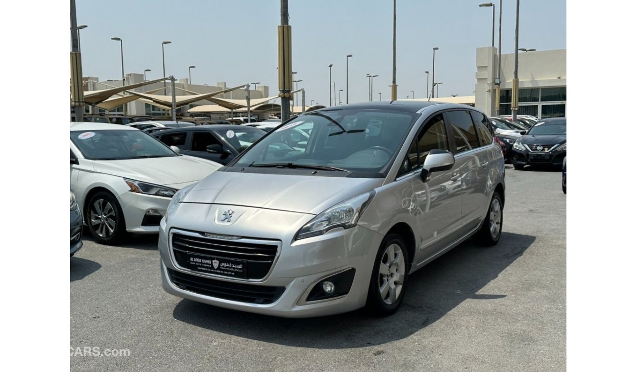 Peugeot 5008 Premium ACCIDENTS FREE - GCC - ORIGINAL PAINT - 1600 CC - PERFECT CONDITION INSIDE OUT