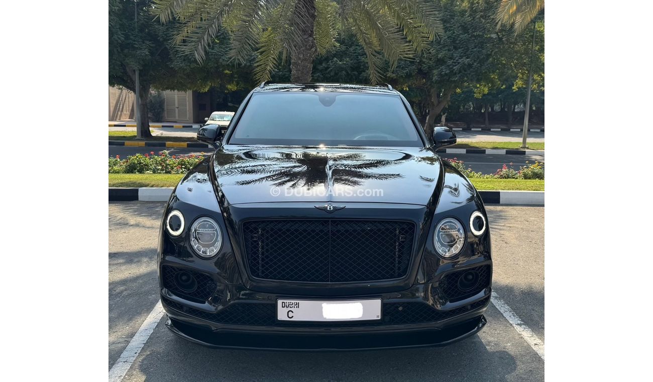 بنتلي بينتايجا GCC .. FSH .. Low Milegea .. V8 .. Perfect Condition .. Top Range