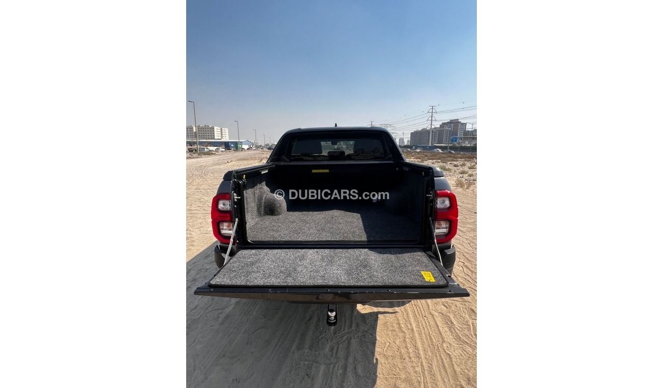 تويوتا هيلوكس Toyota Hilux pickup 2022 . 2.8 Diesel in excellent condition