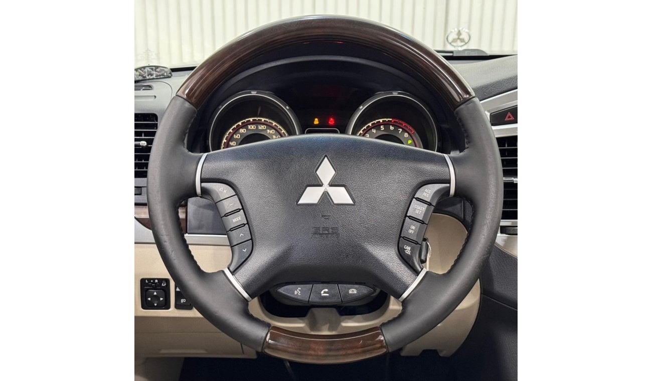 Mitsubishi Pajero GLS Base 2015 Mitsubishi Pajero GLS, Full Service History, Excellent Condition, GCC