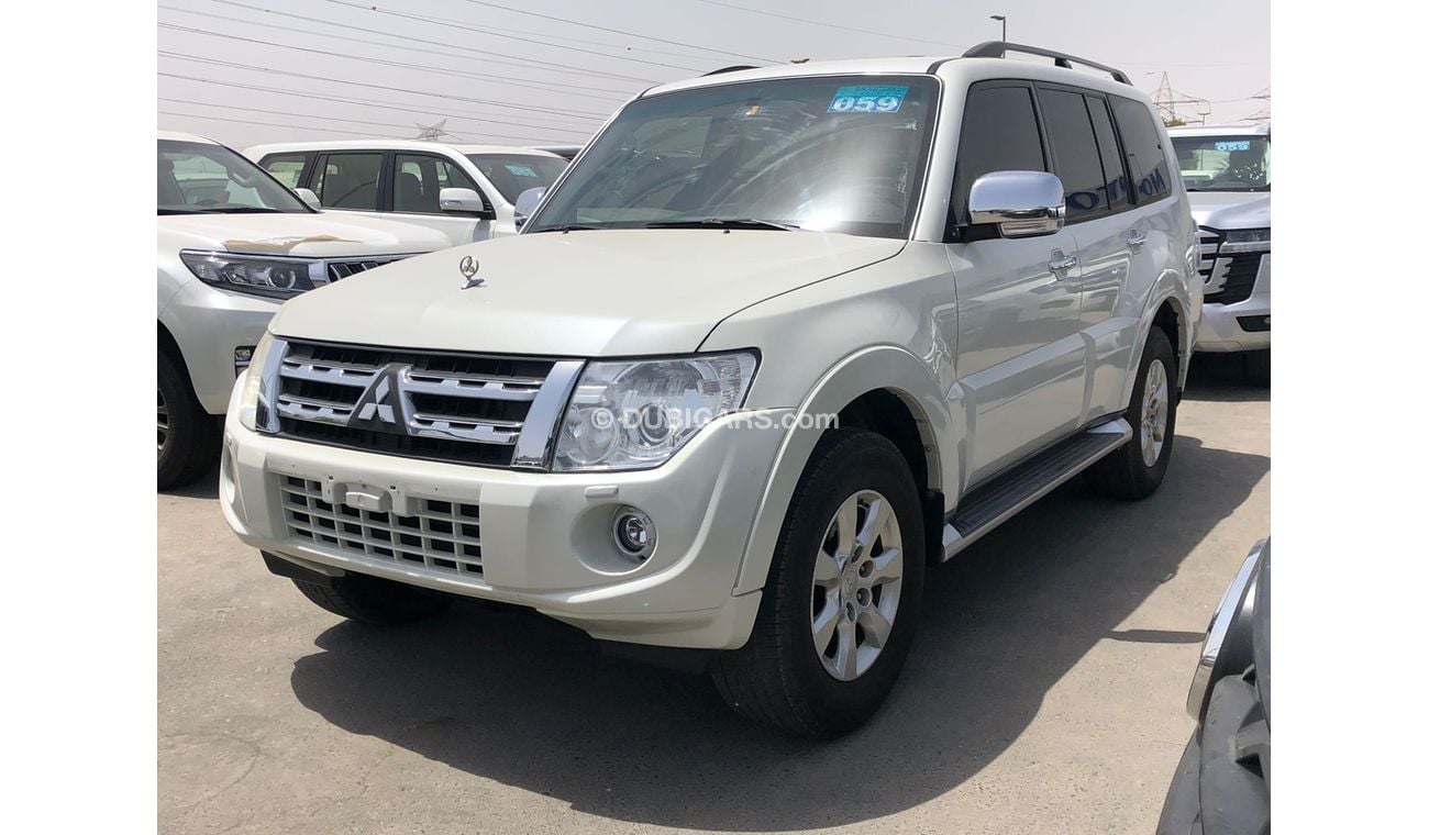 Mitsubishi Pajero 3.5L PETROL / DRIVER POWER SEAT / LEATHER SEATS / FULL OPTION (CODE # 72260)