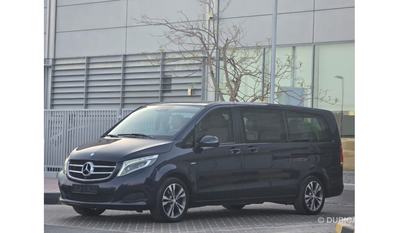 Mercedes-Benz V 250 Exclusive MERCEDES V-250 GCC 2017 FSH // PERFECT CONDITION // 2 KEYS