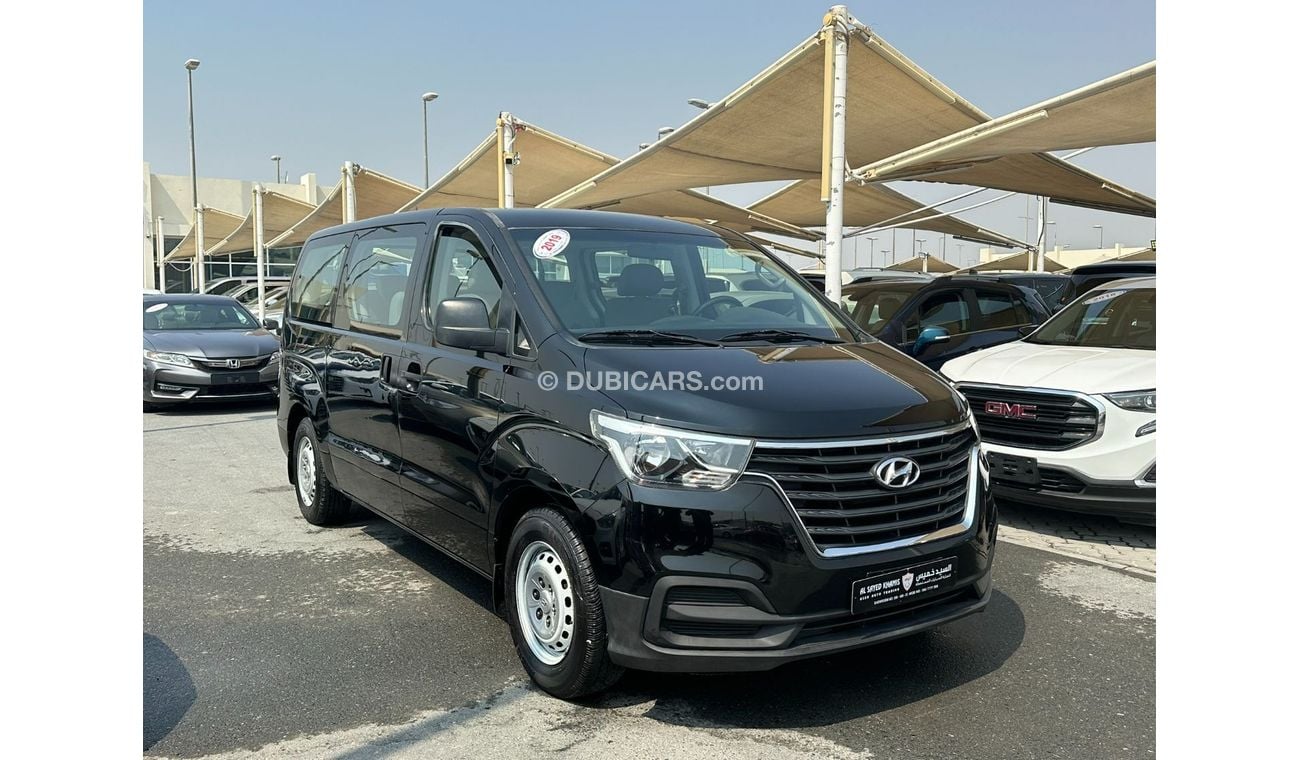 Hyundai H-1 Base ACCIDENTS FREE - GCC - ENGINE 2400 CC - 9 SEATER - PERFECT CONDITION INSIDE OUT