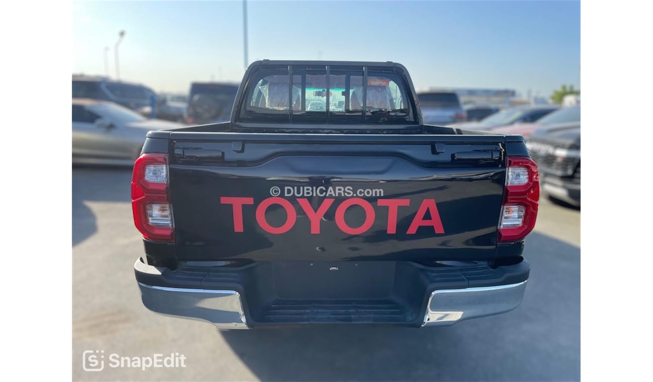 تويوتا هيلوكس Toyota Hilux pickup 2017 2.7 V4 petrol Transmission automatic vert neat and clean perfect condition