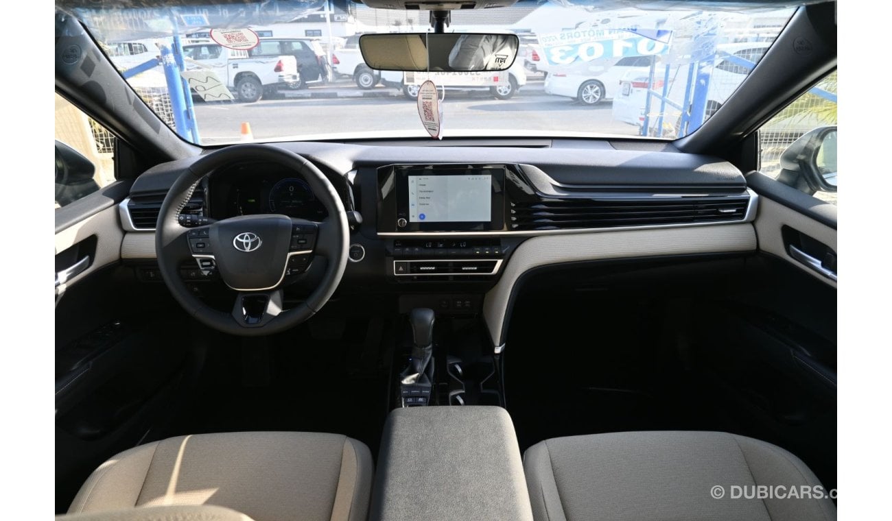 تويوتا كامري Toyota Camry LE 2.5L Hybrid, Model 2025 Color White