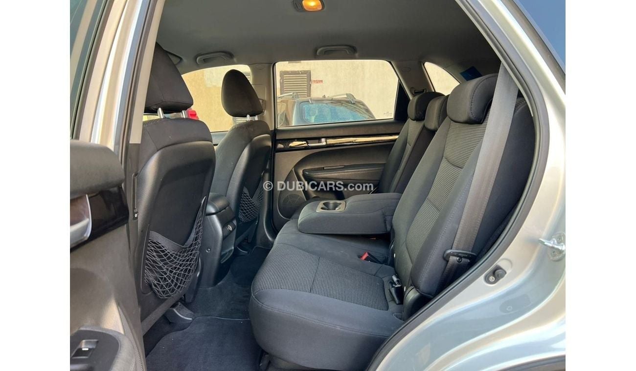 كيا سورينتو Base 2.4L AWD KIA SORENTO GCC 7 SEAT ORGINAL PAINT MODEL / 2014