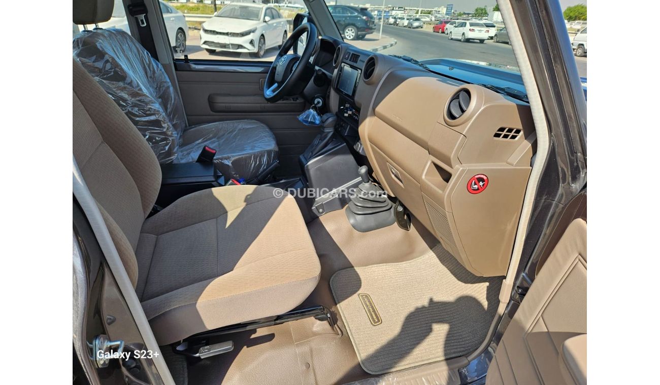 تويوتا لاند كروزر بيك آب 4.0L A/T Double Cabin