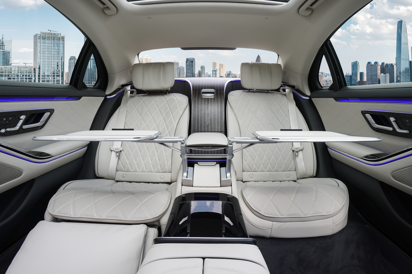 Mercedes-Benz 500 interior - Seats