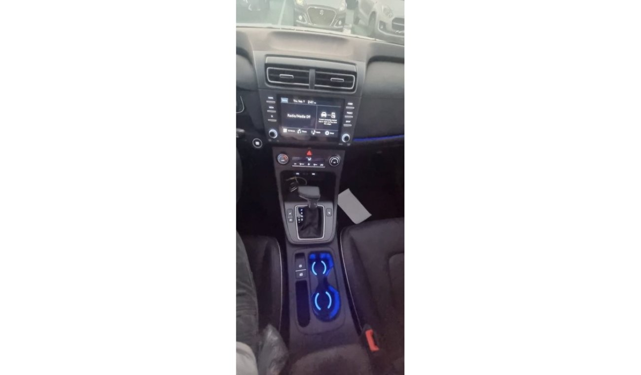 هيونداي كريتا 1.6   WITH LEATHER SEATS  SCREEN CAMERA