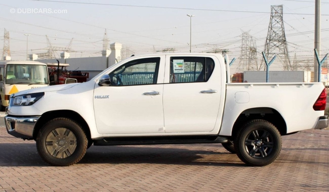 تويوتا هيلوكس HILUX 2.7L AT MED OPTION