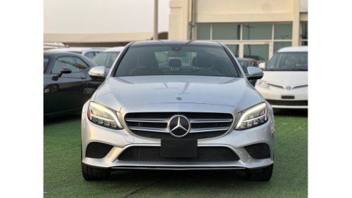 مرسيدس بنز C 300 لاكجري