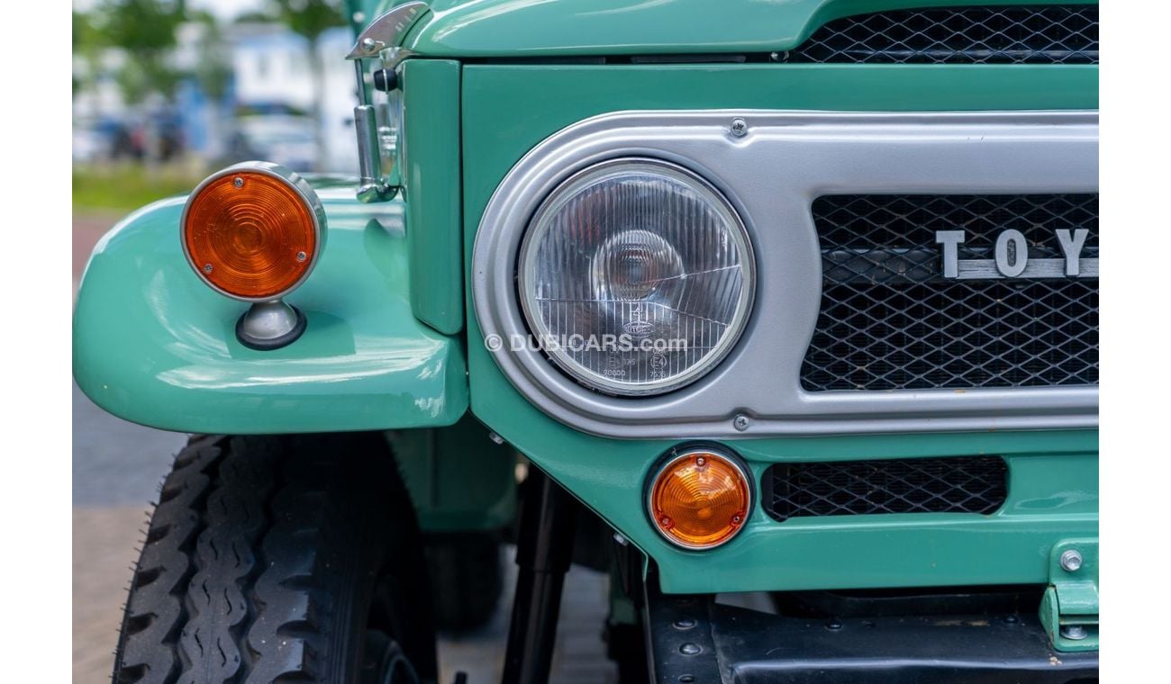 Toyota FJ Cruiser FJ-40