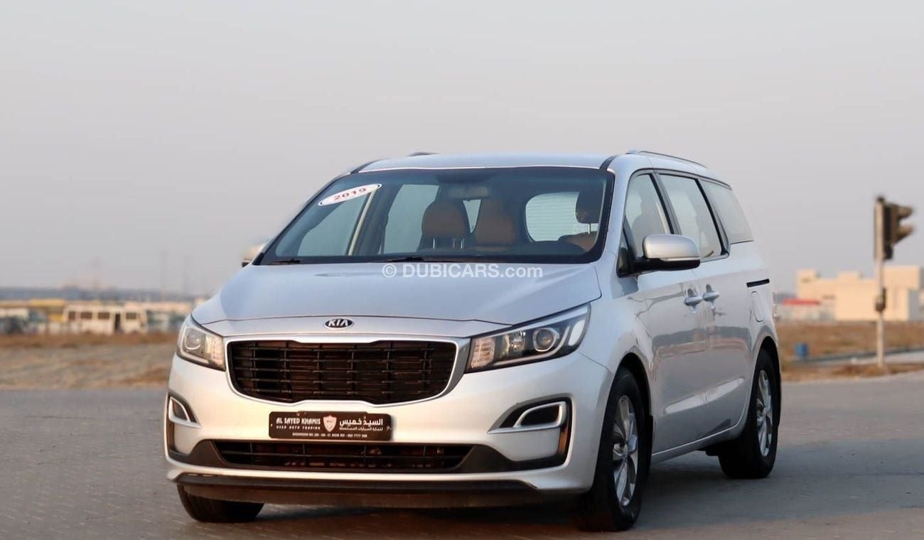 Kia Carnival EX 3.3L kia carnival 2019 GCC accident free in excellent condition 1025 p.m