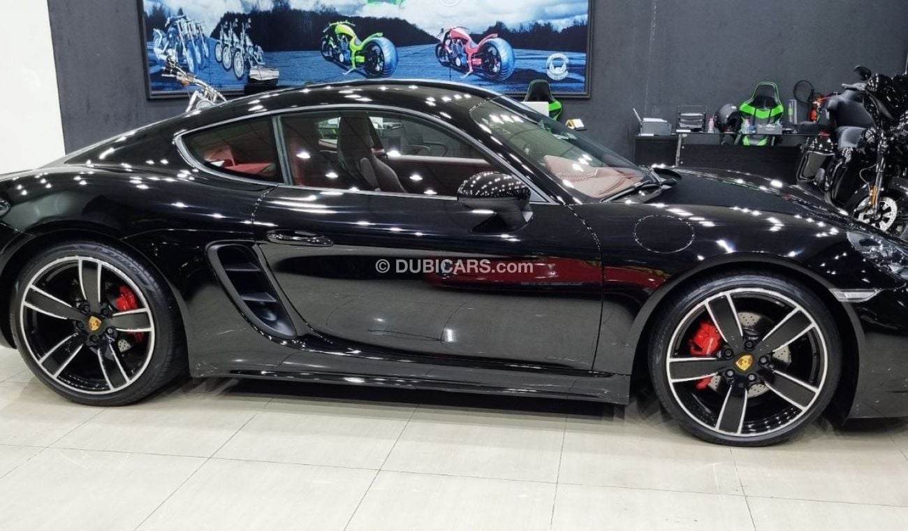 بورش كايمان 718 GTS 2.5L PORSCHE CAYMAN 718 GTS 2020 IN IMMACULATE CONDITION ONLY 27K KM STILL UNDER PORSCHE WARRANT