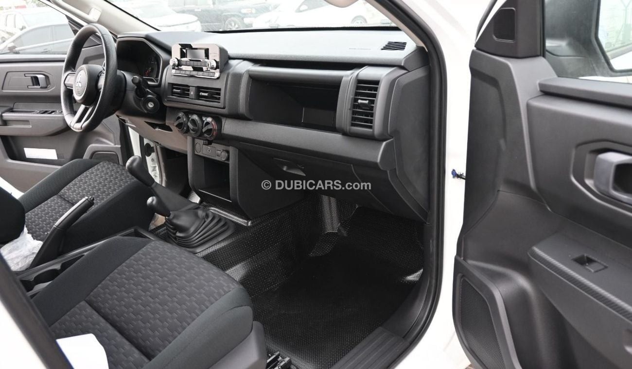 Mitsubishi L200 Double Cabine GL 2.4L 4x4 Diesel 6 Seats