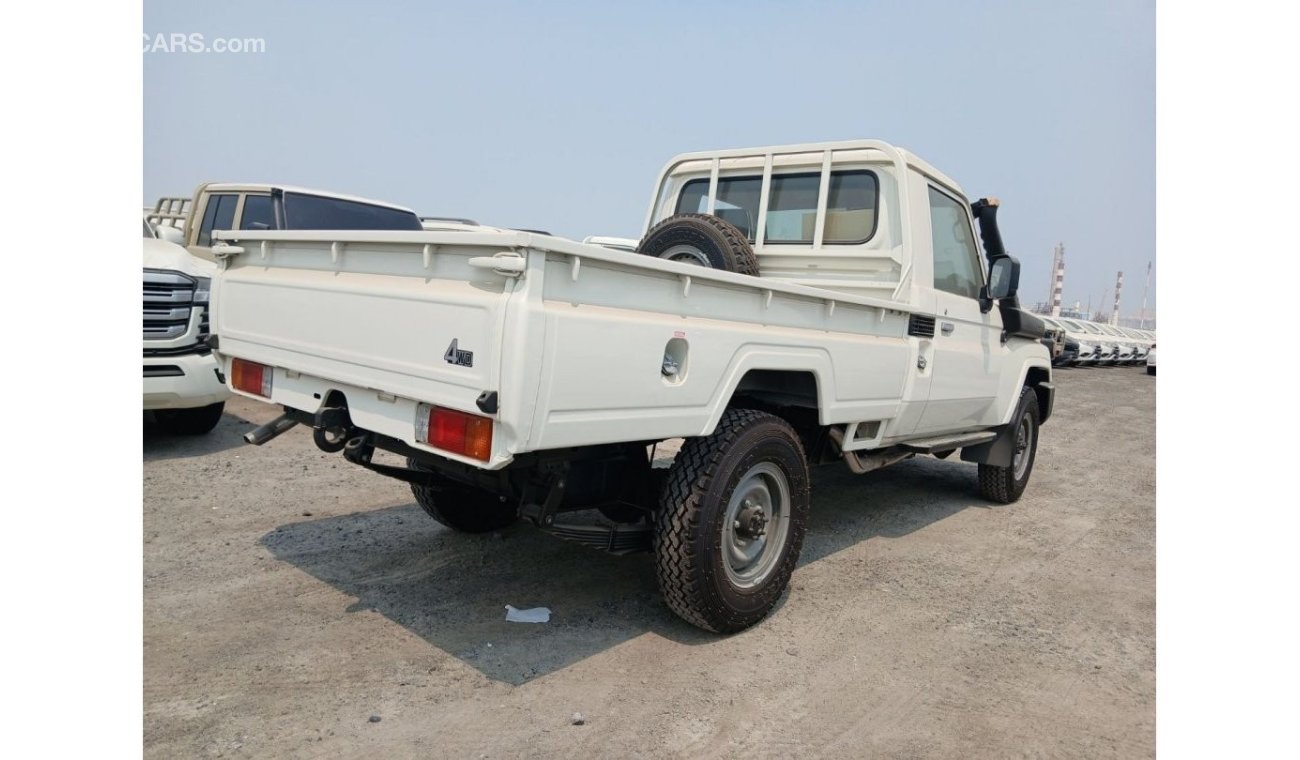 تويوتا لاند كروزر بيك آب Single Cab - 4.2L Diesel Manual - 6 Cylinders - White