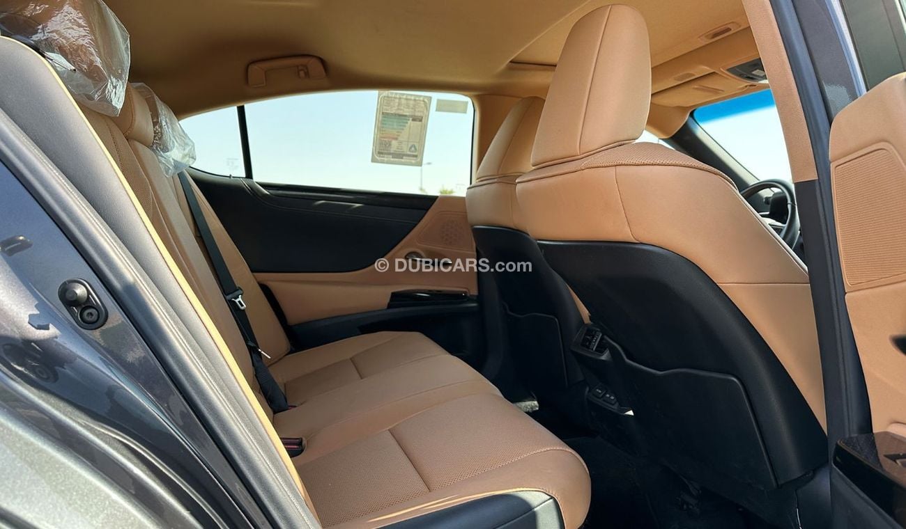 لكزس ES300h Hybrid 2023 GCC Low Mileage Perfect Condition