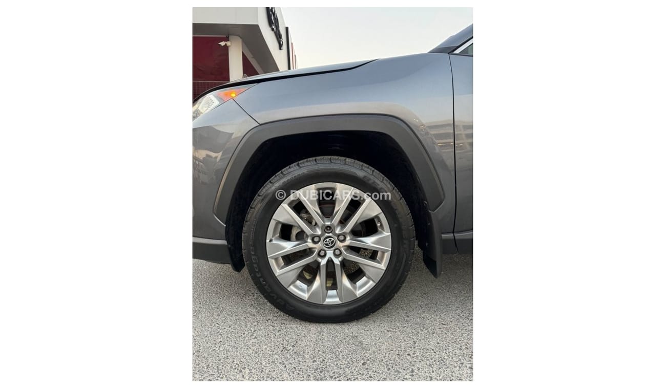 Toyota RAV4 2019 LIMITED AWD SUNROOF UAE PASS