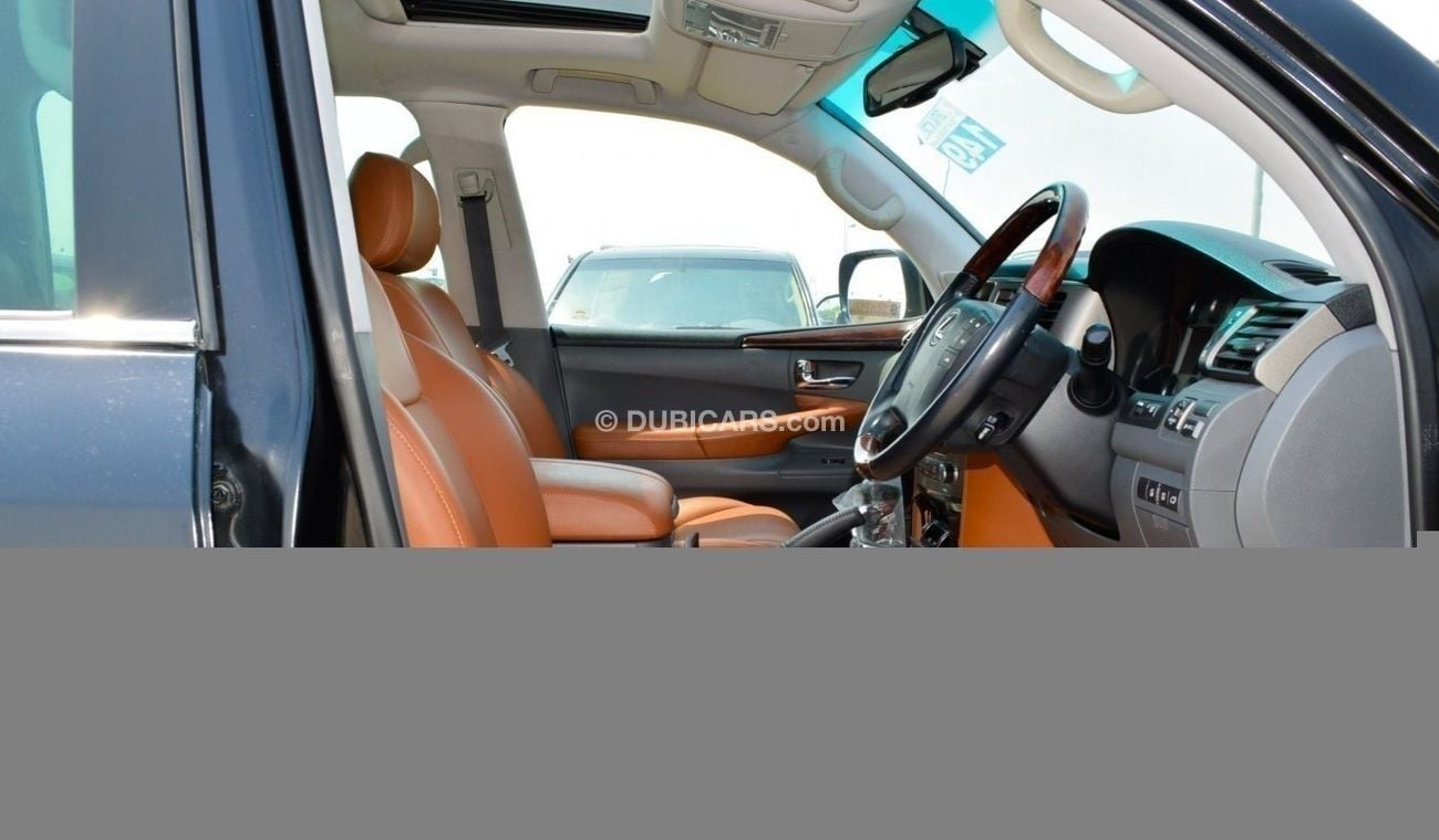 لكزس LX 570 Right hand drive Facelifted to 2018 design imported original condition no accidents