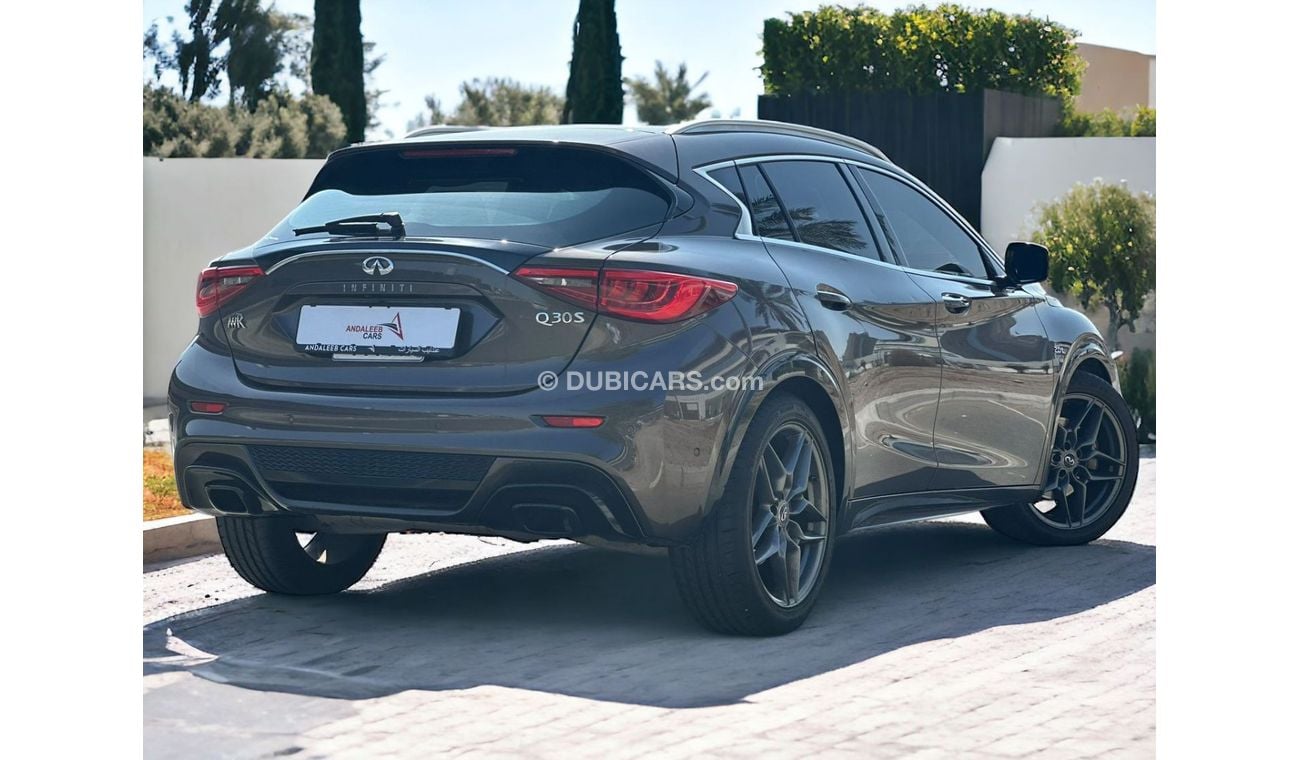 إنفينيتي Q 30 AED 720 PM | INFINITI Q30 2.0TC  |  GCC SPECS |FULL OPTION | FUEL ECONOMICAL | 0% DOWNPAYMENT