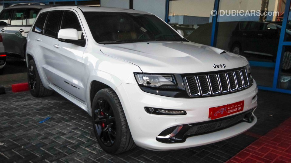 Jeep Cherokee SRT8 for sale: AED 155,000. White, 2015