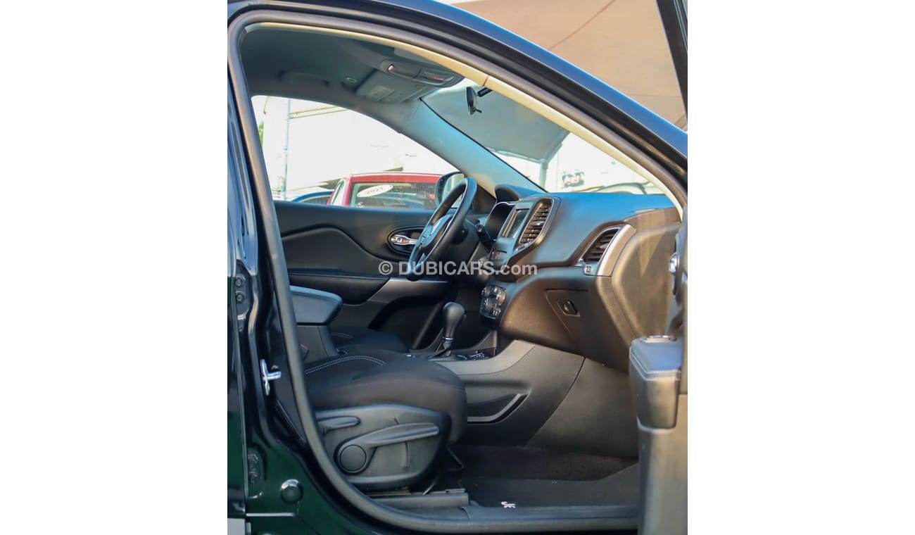 جيب شيروكي S Limited 2.4L jeep Cherokee 2019 American in excellent condition