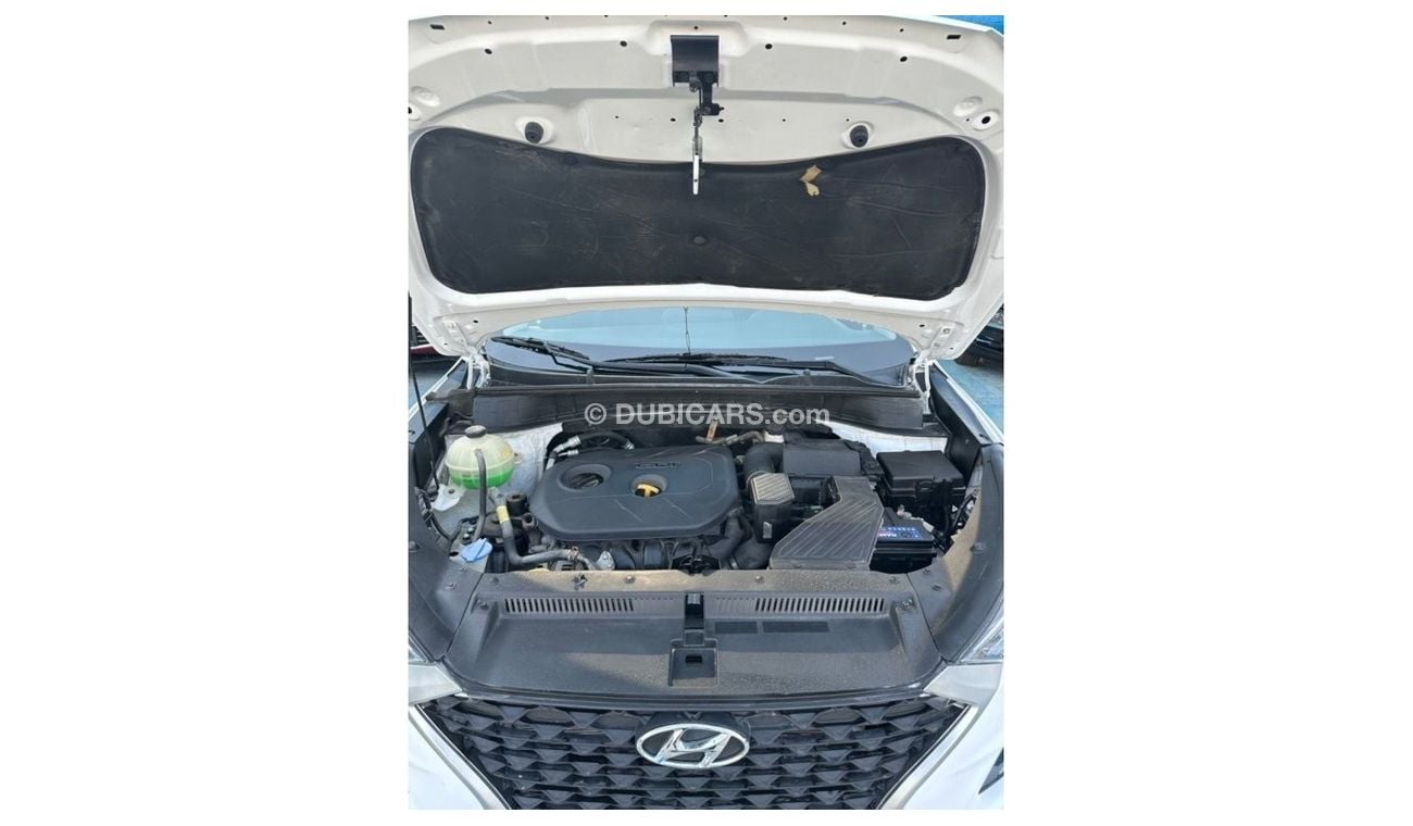 Hyundai Tucson 2.0L car in good condition 2019 Hyundai Tucson with an engine capacity of 2 liters 4wd blind spot se