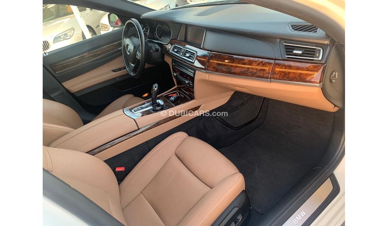 BMW 750Li BMW 750 Li_TWIN POWER TERBO _GCC_2015_Excellent Condition _Full option