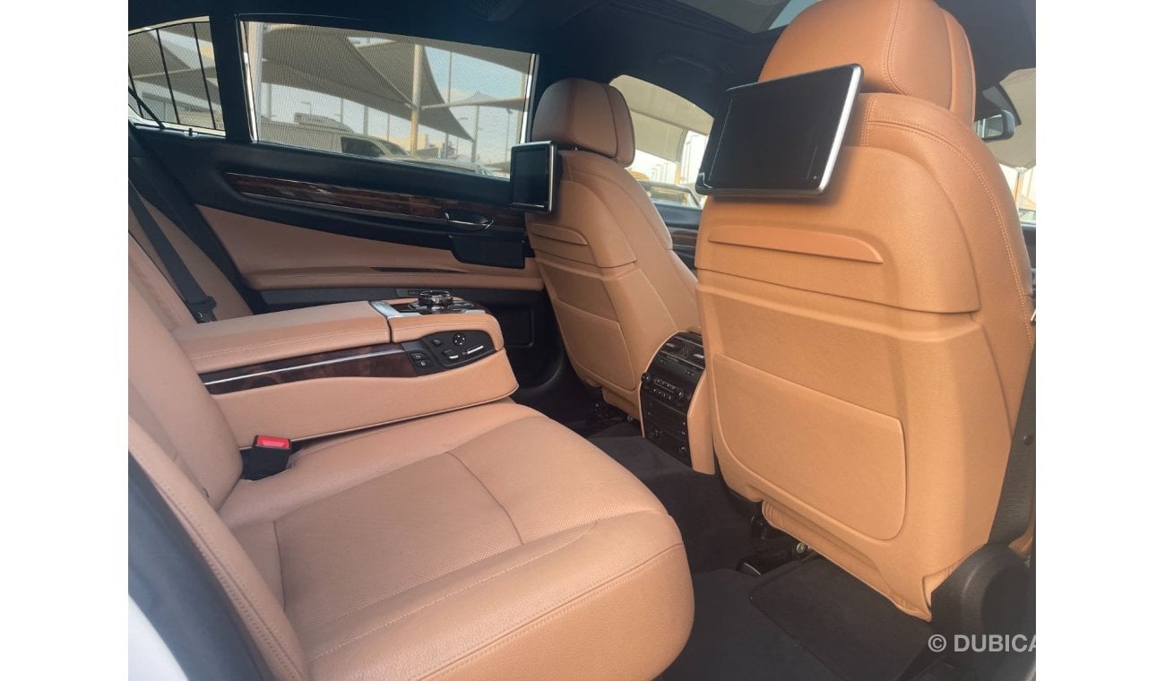 BMW 750Li Exclusive BMW 750 Li_TWIN POWER TERBO _GCC_2015_Excellent Condition _Full option