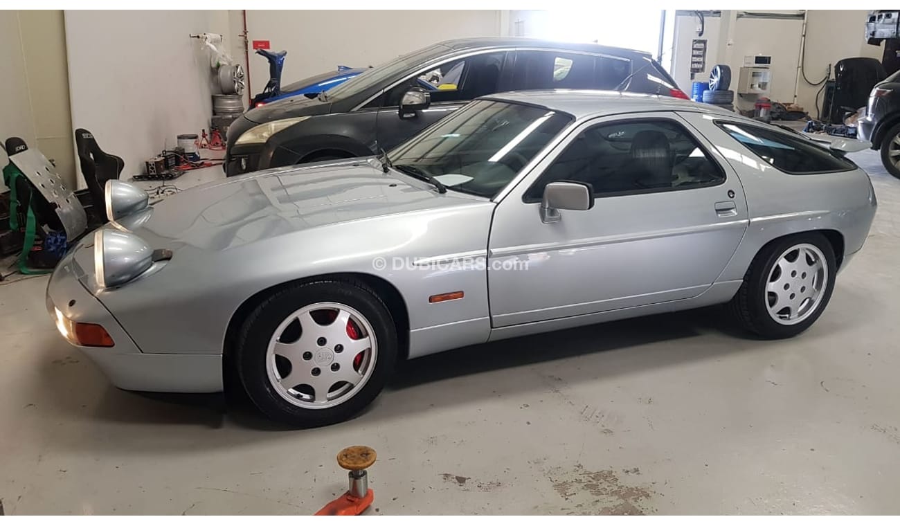 Porsche 928