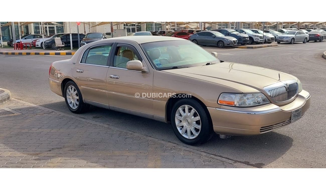 Lincoln Town Car very clean car