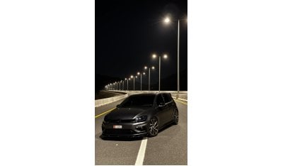 Volkswagen Golf R 2.0L (290 HP)