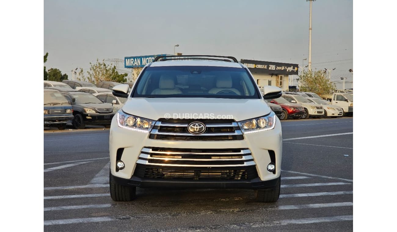 Toyota Highlander 2019 model LE 4x4 , leather seats and Trunk automatic