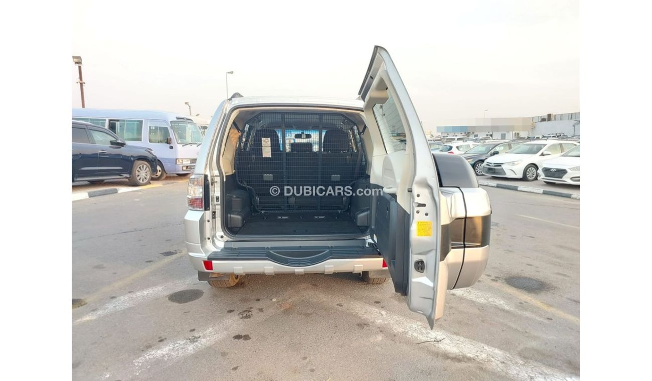 ميتسوبيشي باجيرو MITSUBISHI PAJERO RIGHT HAND DRIVE 2021 MODEL 3.2 L DIESEL AUTOMATIC(PM01959)