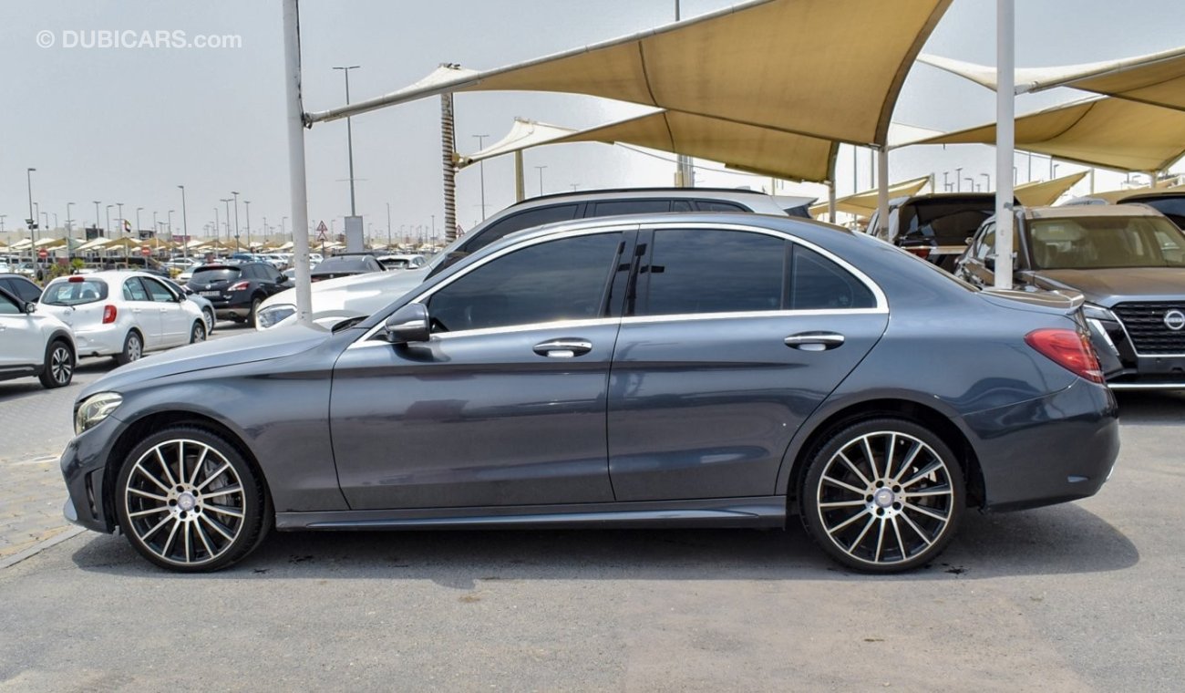 مرسيدس بنز C 300 لاكجري